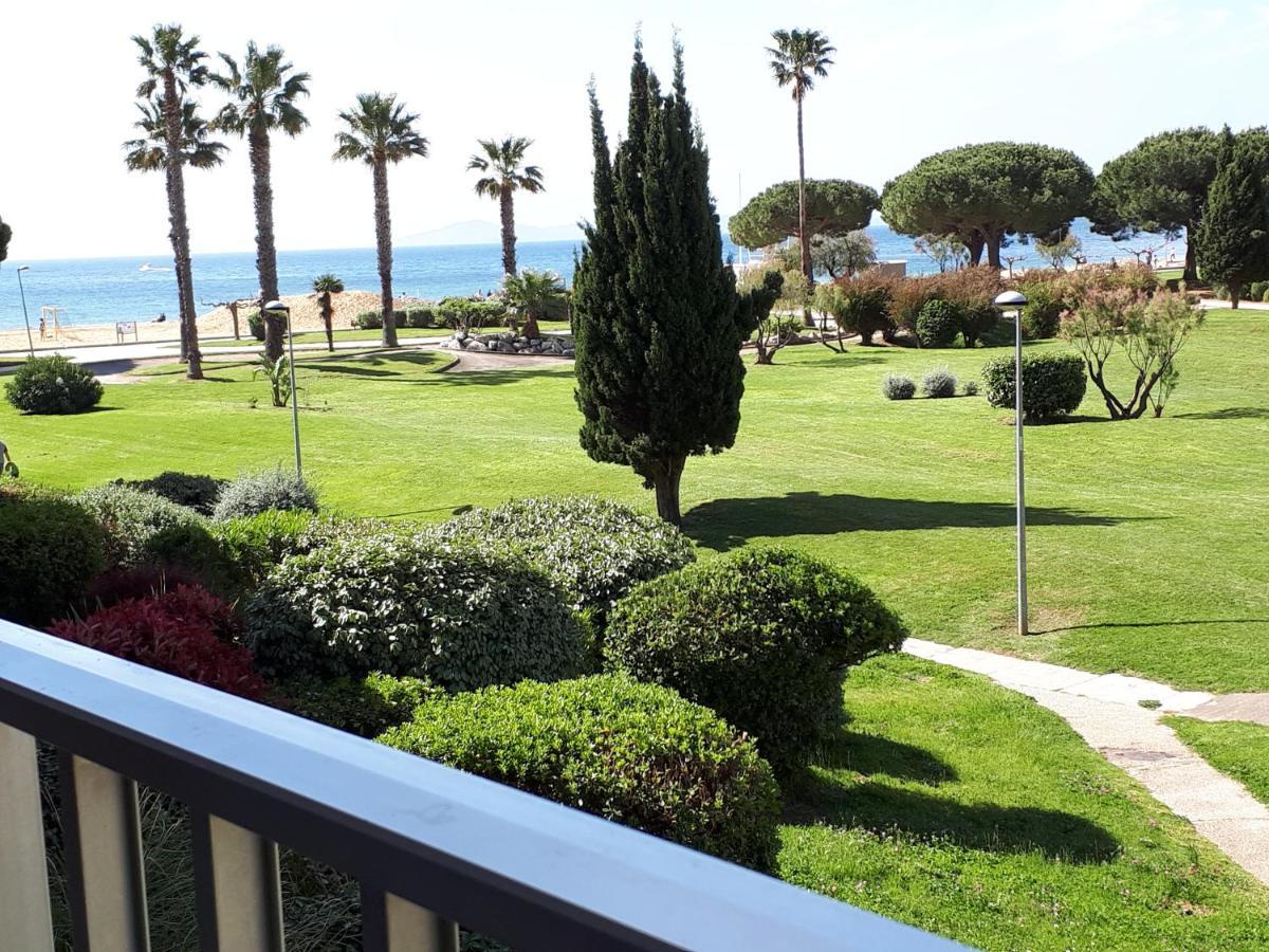La Londe Les Maures Apartment Exterior photo